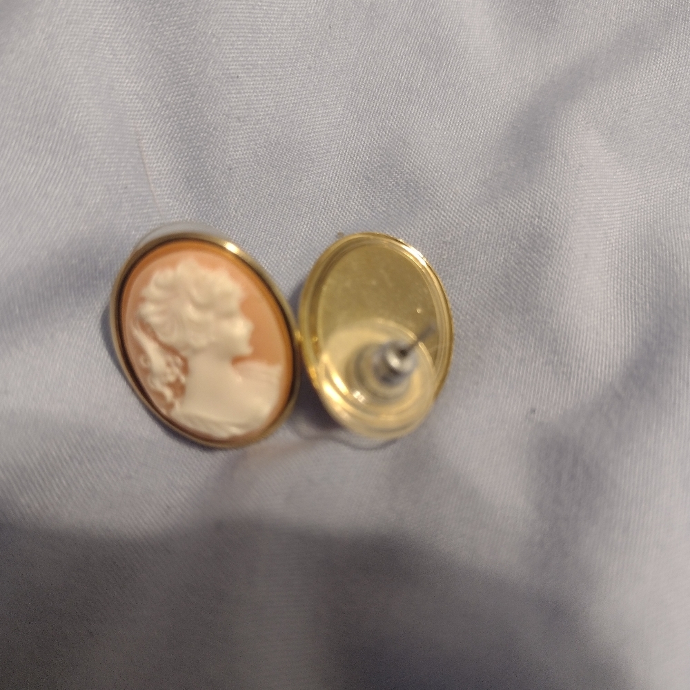 Earrings - Picture 2 of 2